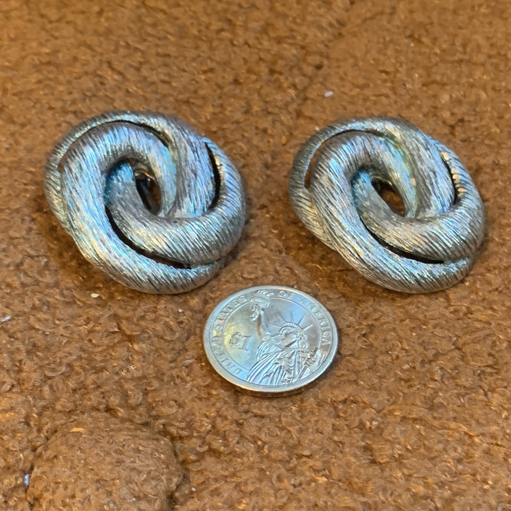 Vintage Les Bernard swirl knot ear clips